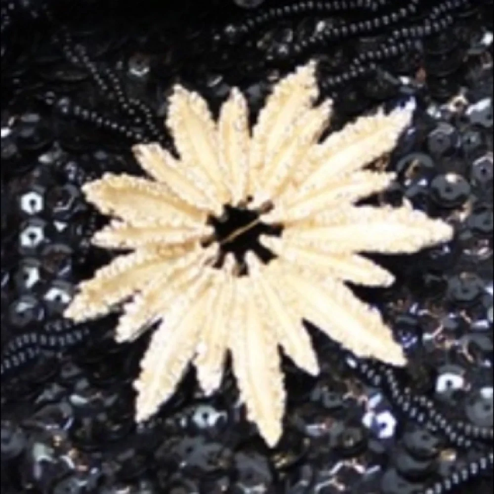 ✨💫 Sparkling 1980s Avon Gold Floral / Celestial Starburst Brooch 🏆💫✨ - Picture 9 of 16